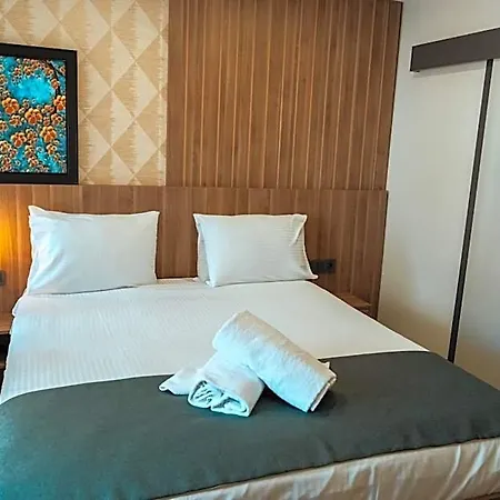Hotel Le Port Karakoey 3*